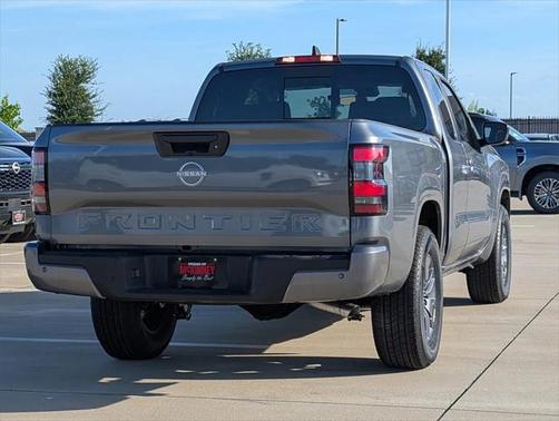 2025 Nissan Frontier SV