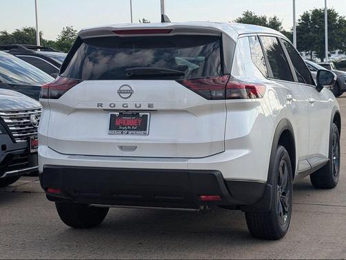 Everest White Pearl Tricoat 2026 Nissan Rogue SV