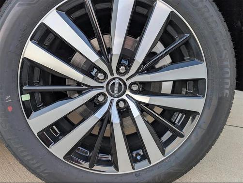2025 Nissan Pathfinder Platinum FWD