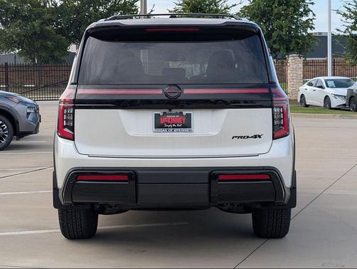 Aspen White Tricoat/Super Black 2026 Nissan Armada PRO-4X