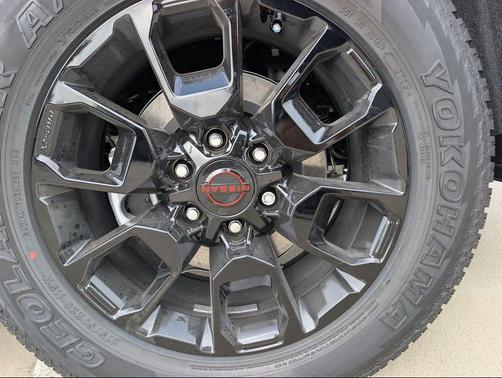 Aspen White Tricoat/Super Black 2026 Nissan Armada PRO-4X