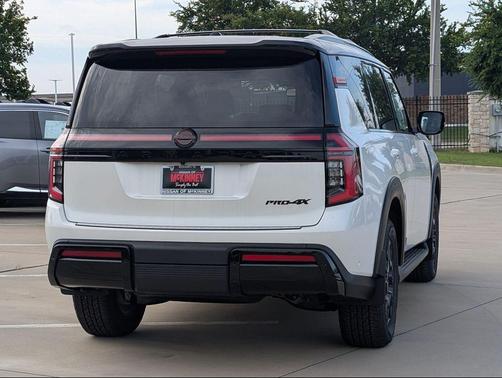 Aspen White Tricoat/Super Black 2026 Nissan Armada PRO-4X