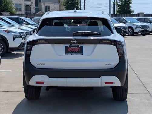 2025 Nissan Kicks SV