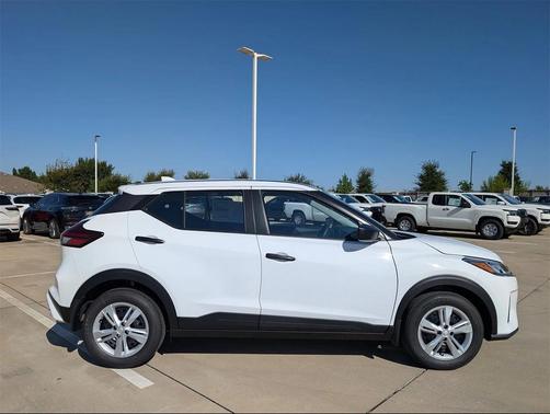2025 Nissan Kicks S