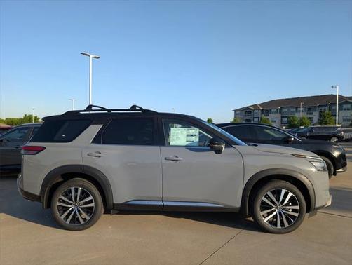 2025 Nissan Pathfinder Platinum FWD