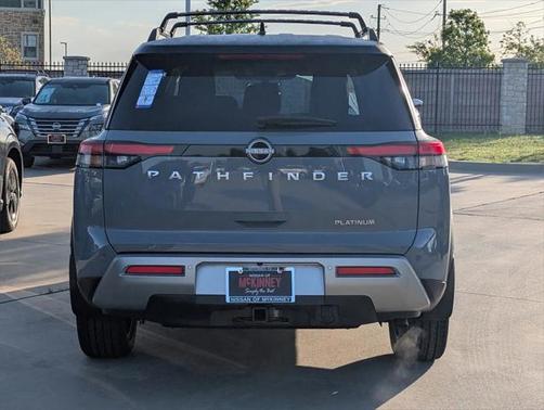 2025 Nissan Pathfinder Platinum FWD