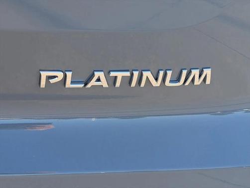 2025 Nissan Pathfinder Platinum FWD