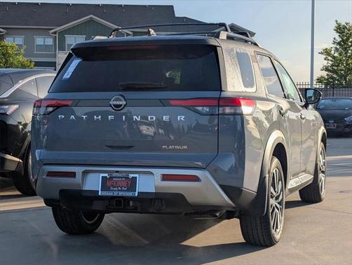 2025 Nissan Pathfinder Platinum FWD