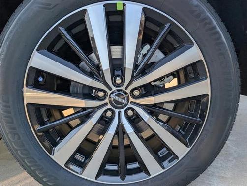 2025 Nissan Pathfinder Platinum FWD