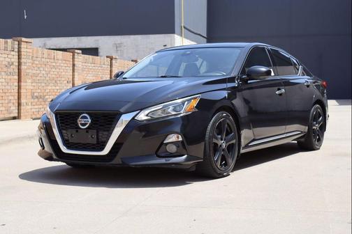 Super Black 2020 Nissan Altima Platinum FWD