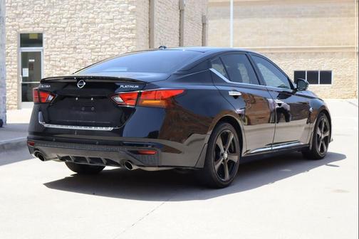 Super Black 2020 Nissan Altima Platinum FWD