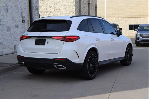 Polar White 2025 Mercedes-Benz GLC 300 Base