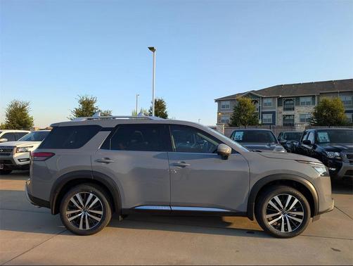 2025 Nissan Pathfinder Platinum FWD