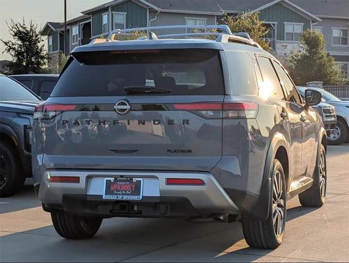 2025 Nissan Pathfinder Platinum FWD