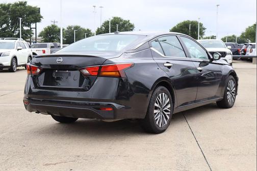 Super Black 2025 Nissan Altima 2.5 SV