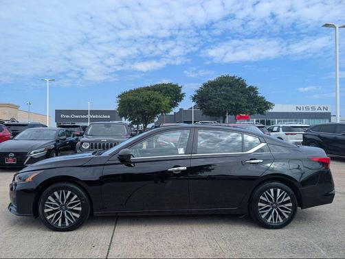 Super Black 2025 Nissan Altima 2.5 SV