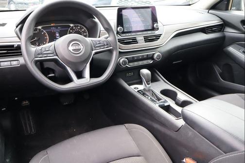 Super Black 2025 Nissan Altima 2.5 SV