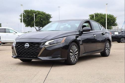 Super Black 2025 Nissan Altima 2.5 SV