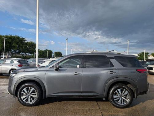 Gun Metallic 2024 Nissan Pathfinder SL FWD