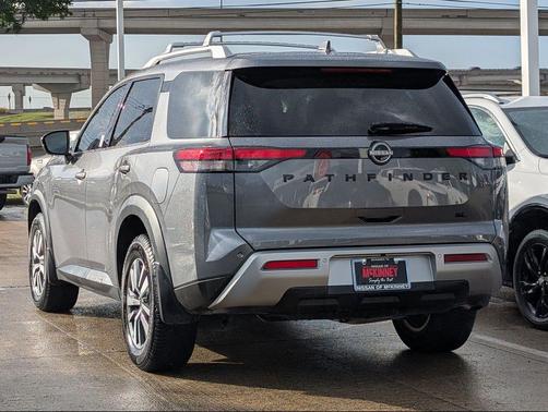 Gun Metallic 2024 Nissan Pathfinder SL FWD