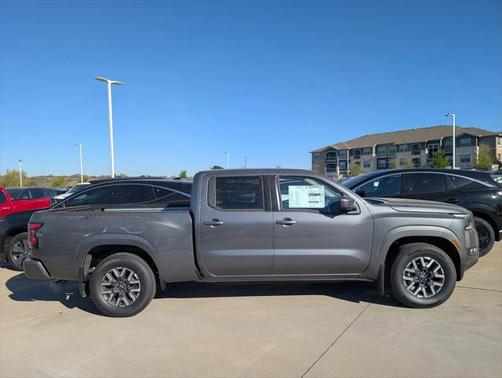 2025 Nissan Frontier SL