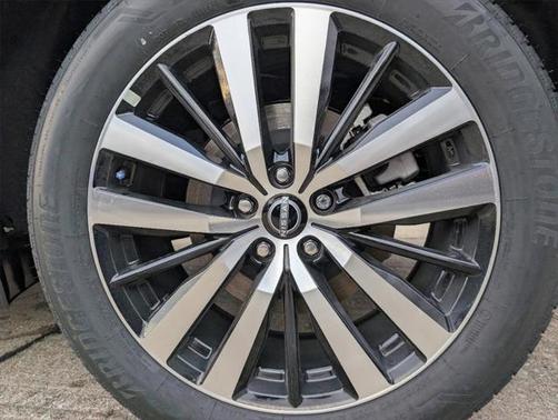 2025 Nissan Pathfinder Platinum FWD