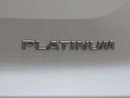 2025 Nissan Pathfinder Platinum FWD