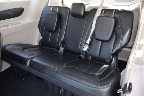 Crystal Metallic 2023 Chrysler Pacifica Touring L