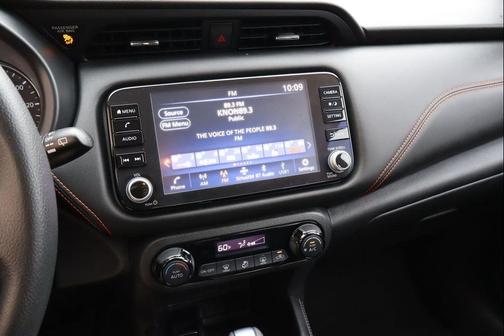 Aspen White Tricoat 2023 Nissan Kicks SR