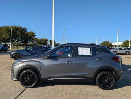 2023 Nissan Kicks SR