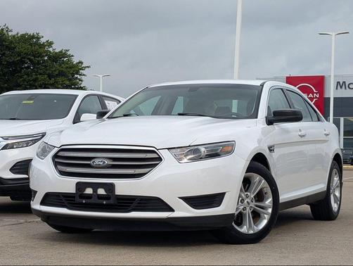 Oxford White 2018 Ford Taurus SE