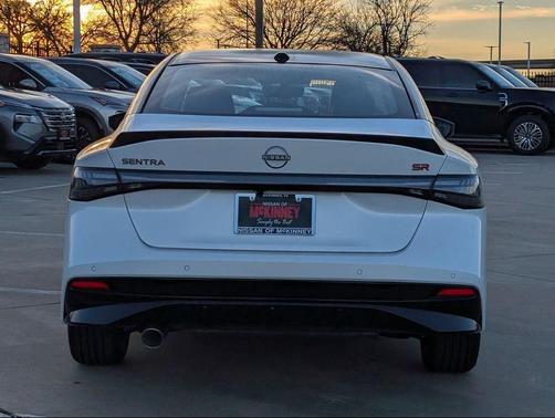 Aspen White Tricoat/Super Black 2026 Nissan Sentra SR