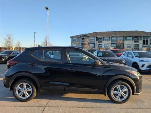 2025 Nissan Kicks S