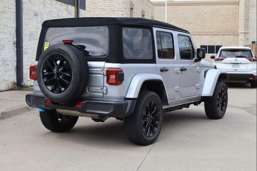 Silver Zynith Clearcoat 2024 Jeep Wrangler 4xe Sahara