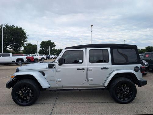 Silver Zynith Clearcoat 2024 Jeep Wrangler 4xe Sahara