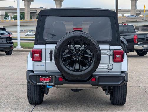 Silver Zynith Clearcoat 2024 Jeep Wrangler 4xe Sahara