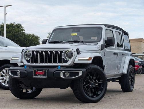 Silver Zynith Clearcoat 2024 Jeep Wrangler 4xe Sahara