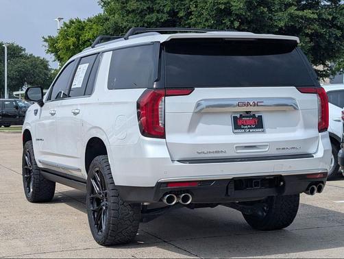 White Frost Tricoat 2022 GMC Yukon XL Denali