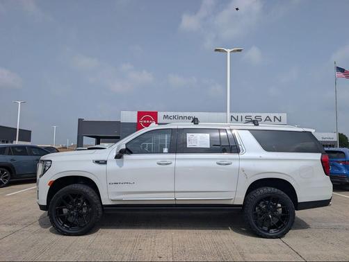 White Frost Tricoat 2022 GMC Yukon XL Denali