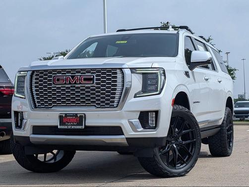 White Frost Tricoat 2022 GMC Yukon XL Denali