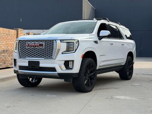 White Frost Tricoat 2022 GMC Yukon XL Denali