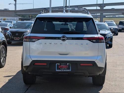 2025 Nissan Pathfinder SV 4WD