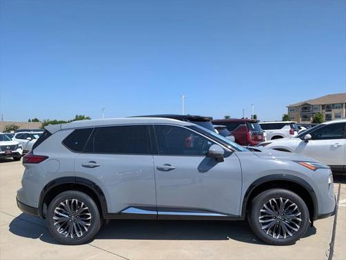 2025 Nissan Rogue Platinum