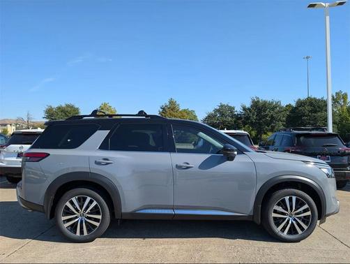 2025 Nissan Pathfinder Platinum FWD