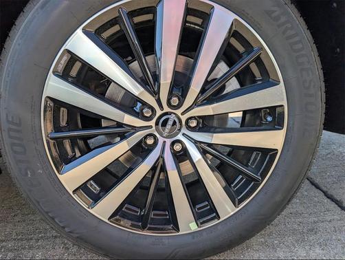 2025 Nissan Pathfinder Platinum FWD