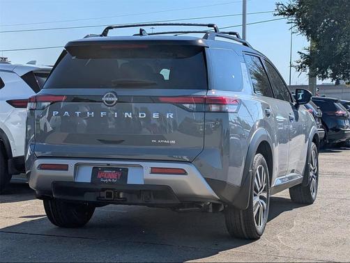 2025 Nissan Pathfinder Platinum FWD