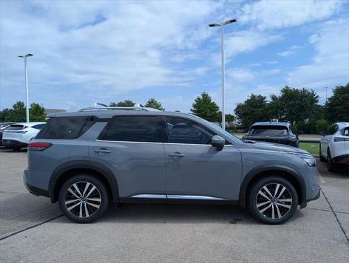 2025 Nissan Pathfinder Platinum FWD