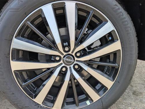 2025 Nissan Pathfinder Platinum FWD