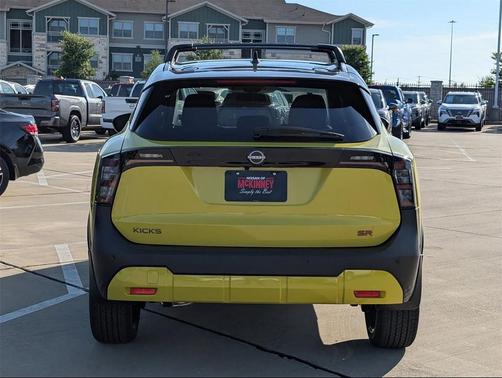 2025 Nissan Kicks SR