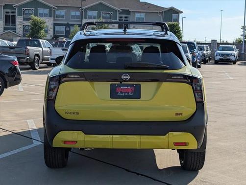 2025 Nissan Kicks SR
